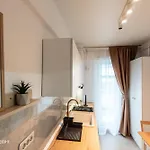 Апартаменти Modern Near Liberty Mall