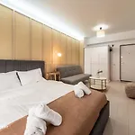 Modern Near Liberty Mall Апартаменти *